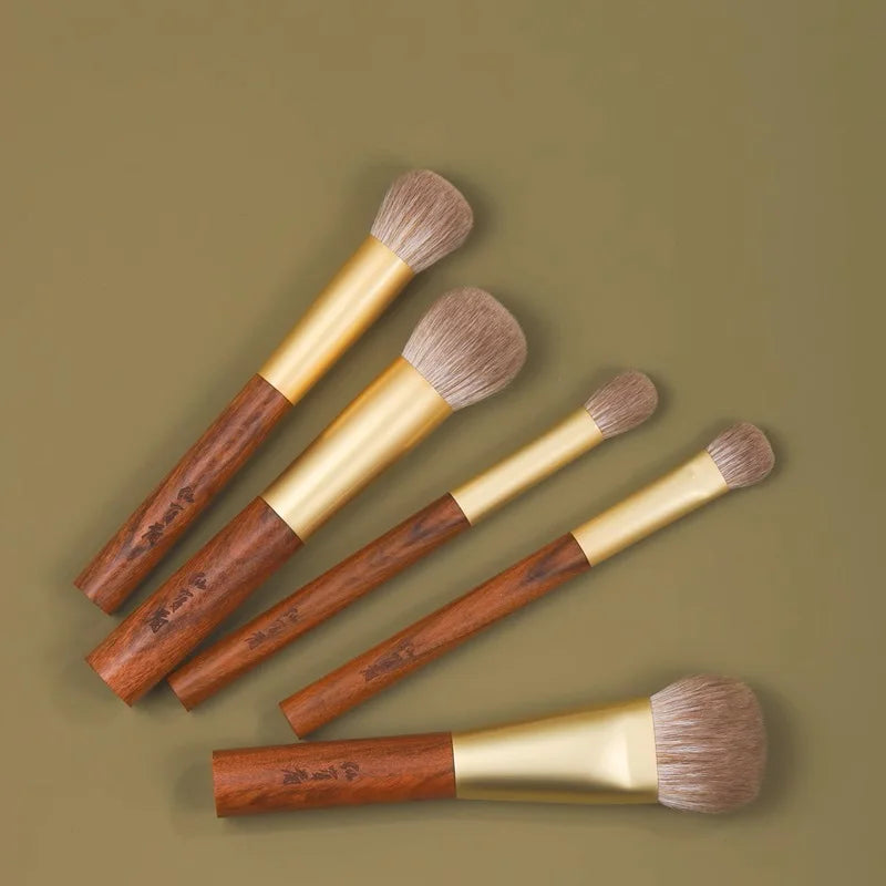 Professional Handmade Makeup Brushes 1PC Weasel Goat Hair Foundation Liquid Blush Brush African Rosewood Handle Make Up Brush