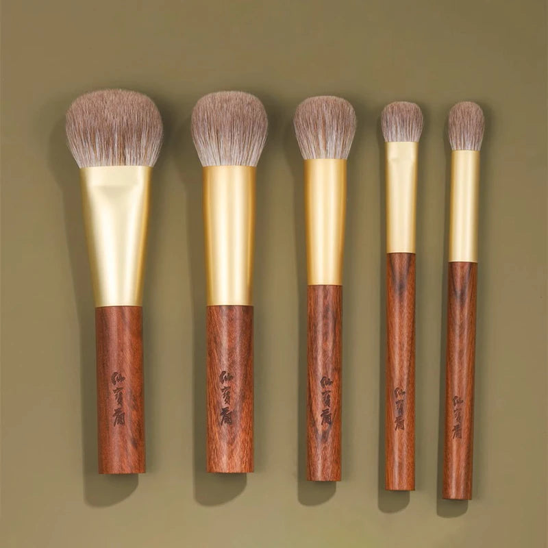Professional Handmade Makeup Brushes 1PC Weasel Goat Hair Foundation Liquid Blush Brush African Rosewood Handle Make Up Brush